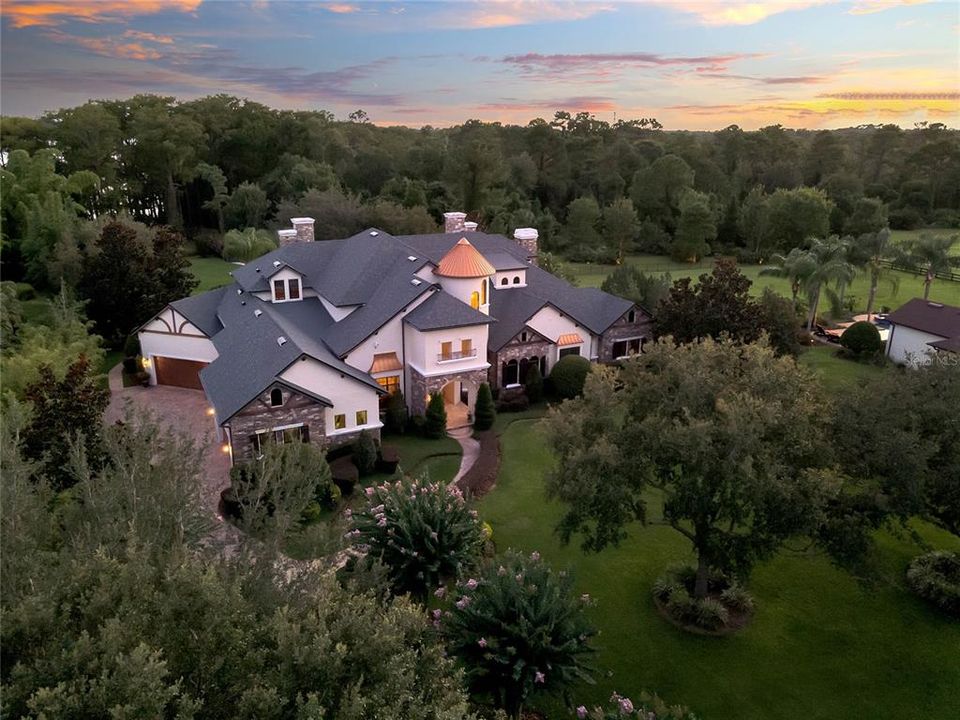 Недавно продано: $2,500,000 (5 спален, 4 ванн, 5615 Квадратных фут)