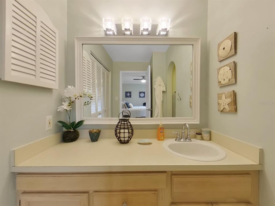 Guest bedroom, bright and very cozy!