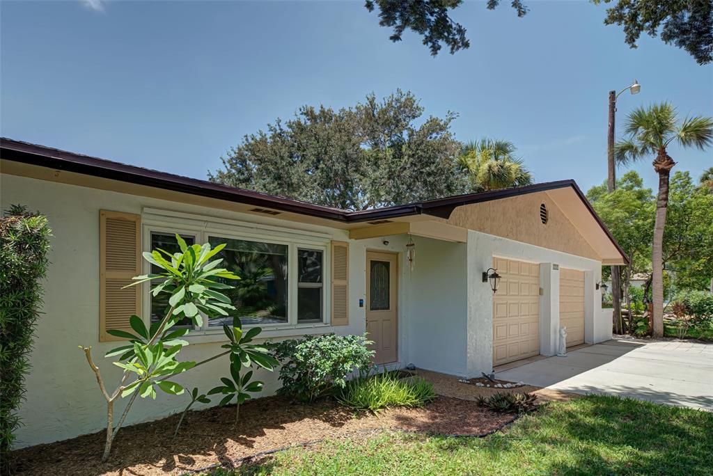 Recently Sold: $1,400,000 (3 beds, 2 baths, 1733 Square Feet)