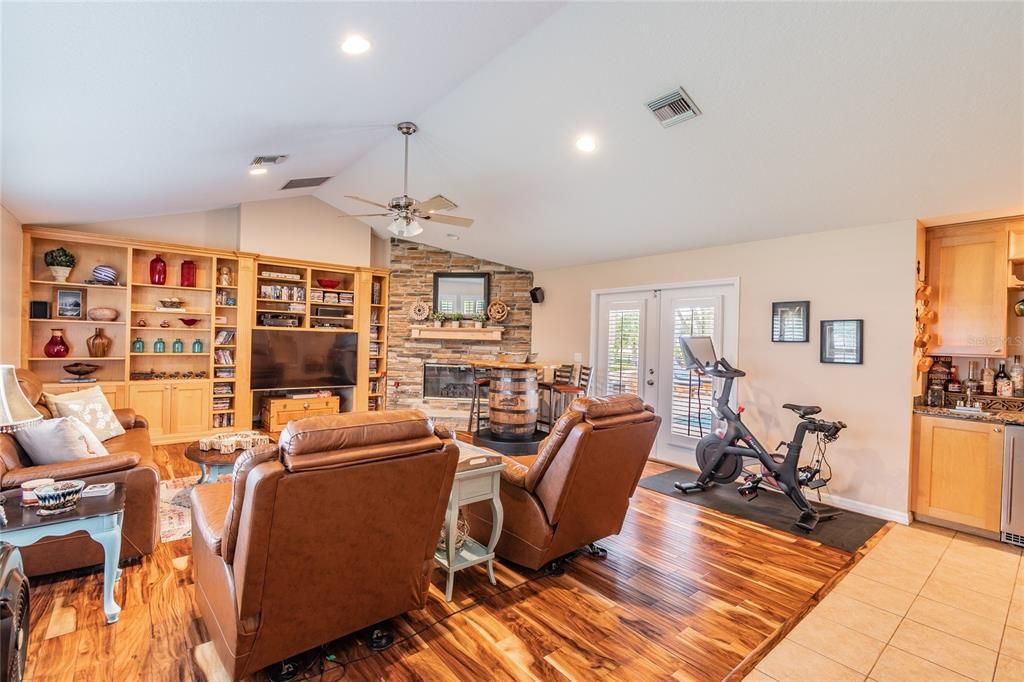 Recently Sold: $875,000 (3 beds, 3 baths, 4378 Square Feet)