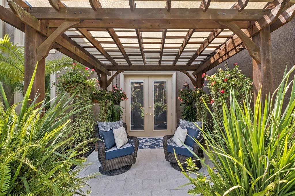 Recently Sold: $1,650,000 (6 beds, 5 baths, 6327 Square Feet)