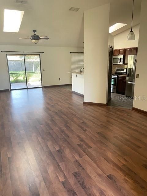 Recently Rented: $1,375 (3 beds, 2 baths, 1402 Square Feet)