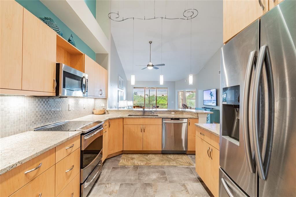 Recently Sold: $425,000 (2 beds, 2 baths, 1589 Square Feet)
