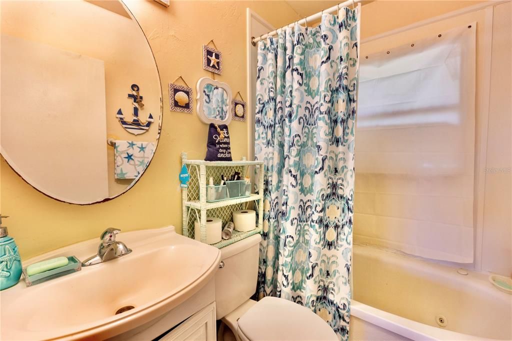最近售出: $140,000 (3 贝兹, 1 浴室, 1486 平方英尺)