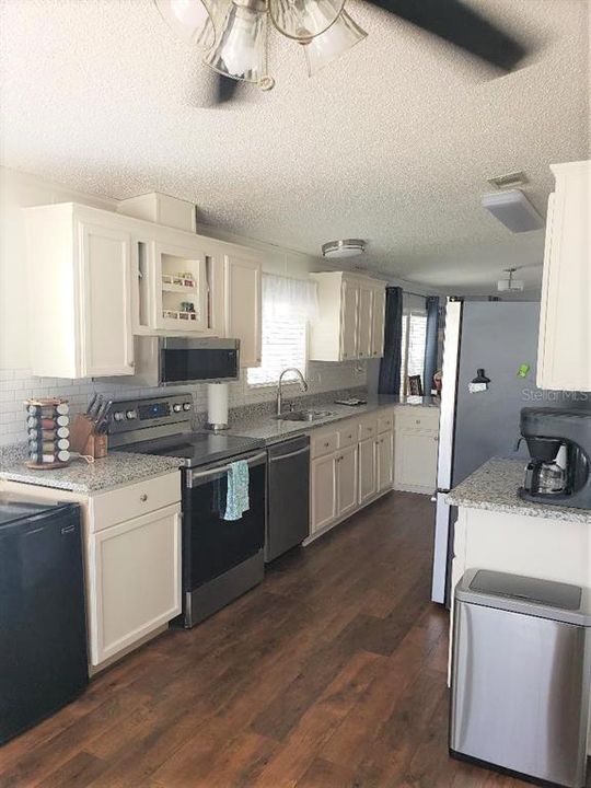 Recently Sold: $187,500 (3 beds, 2 baths, 1456 Square Feet)