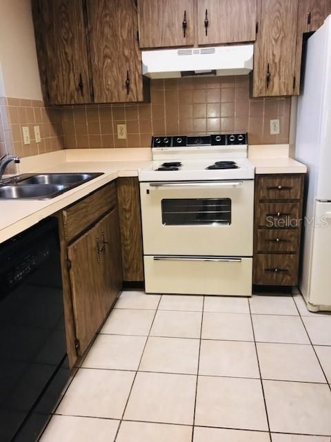 Recently Rented: $1,100 (2 beds, 1 baths, 1236 Square Feet)