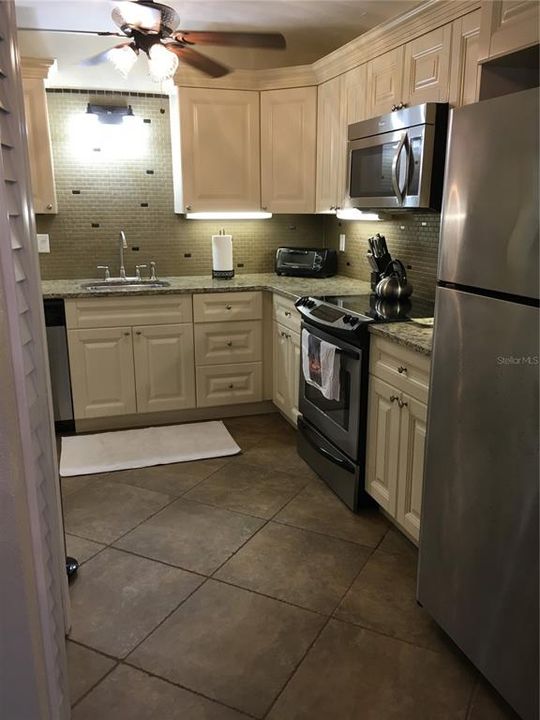 Recently Sold: $150,000 (1 beds, 1 baths, 768 Square Feet)