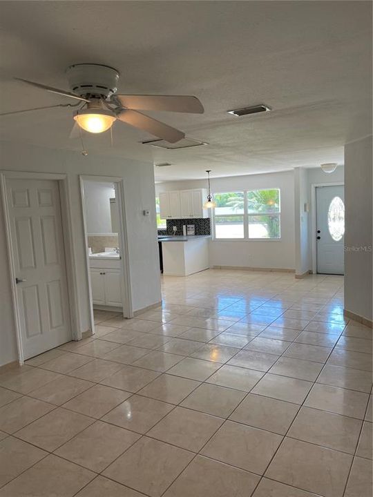Recently Rented: $1,700 (3 beds, 2 baths, 1476 Square Feet)