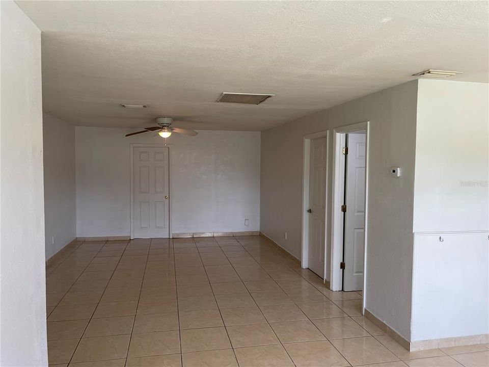 Recently Rented: $1,700 (3 beds, 2 baths, 1476 Square Feet)