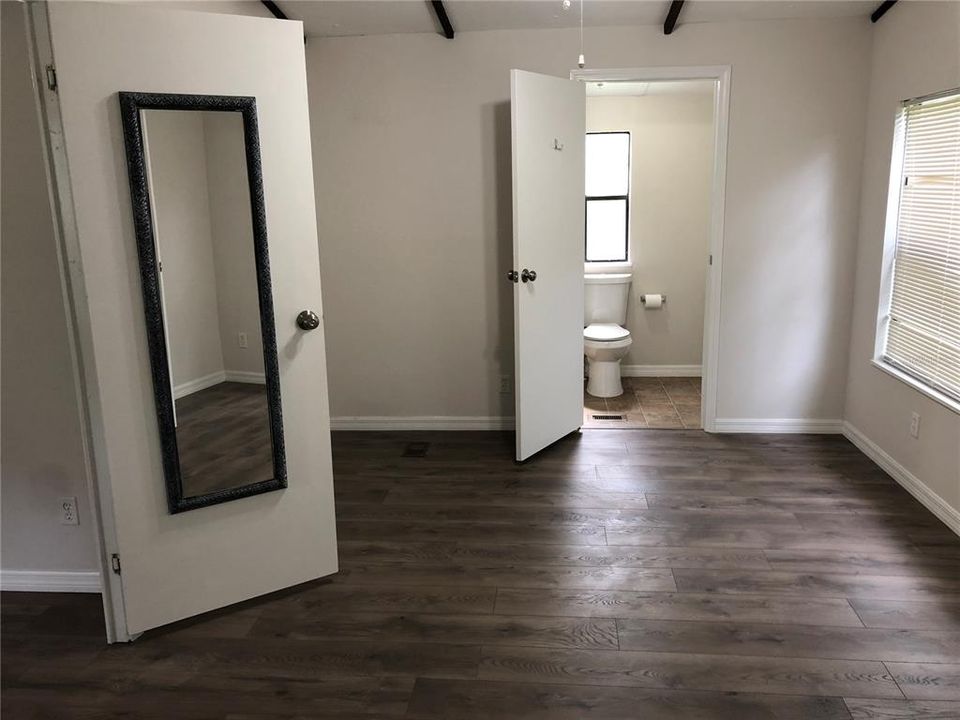 Recently Rented: $1,600 (3 beds, 2 baths, 1300 Square Feet)