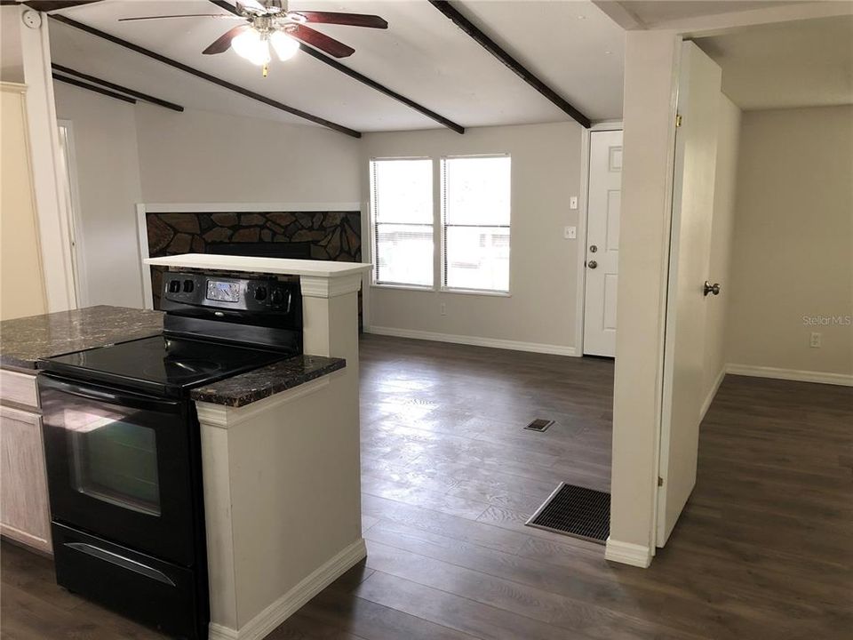Recently Rented: $1,600 (3 beds, 2 baths, 1300 Square Feet)