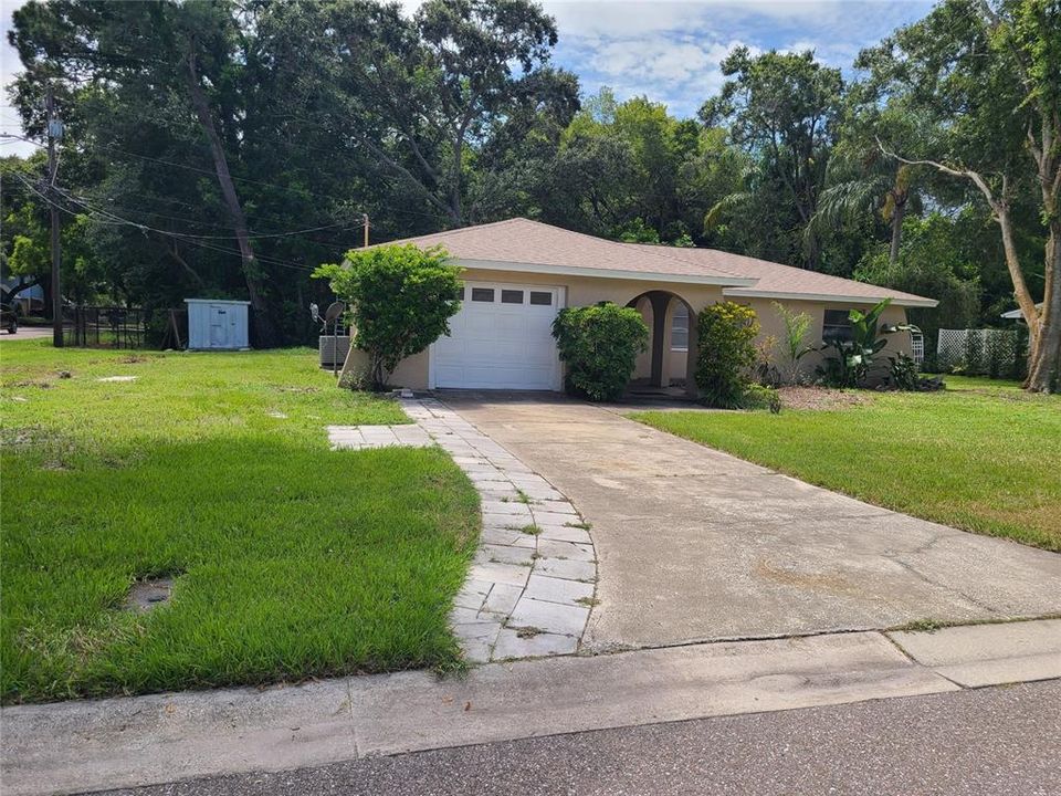 Recently Sold: $389,000 (3 beds, 2 baths, 1578 Square Feet)