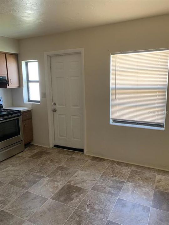 Recently Rented: $1,550 (2 beds, 1 baths, 1000 Square Feet)