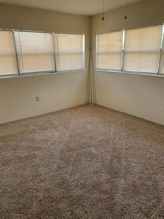 Recently Rented: $1,550 (2 beds, 1 baths, 1000 Square Feet)