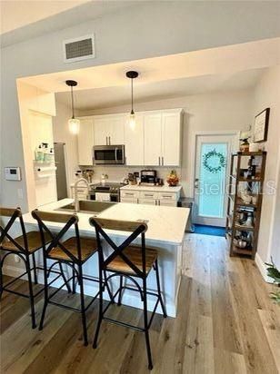 Recently Rented: $2,000 (3 beds, 1 baths, 1043 Square Feet)