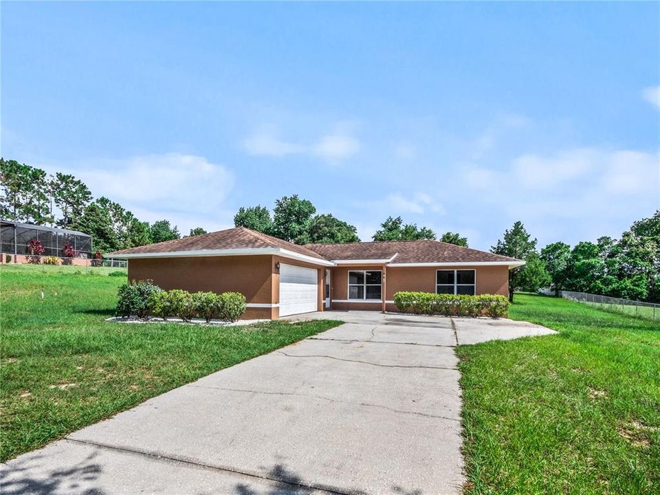 Recently Rented: $2,000 (3 beds, 2 baths, 1372 Square Feet)