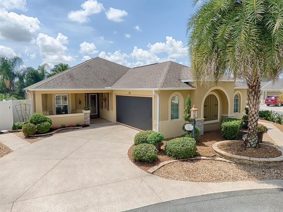 SPECTACULAR 3/2 ARLINGTON COURTYARD VILLA ON A HUGE CORNER LOT WITH 27X15 POOL IN THE VILLAGE OF HILLSBOROUGH!