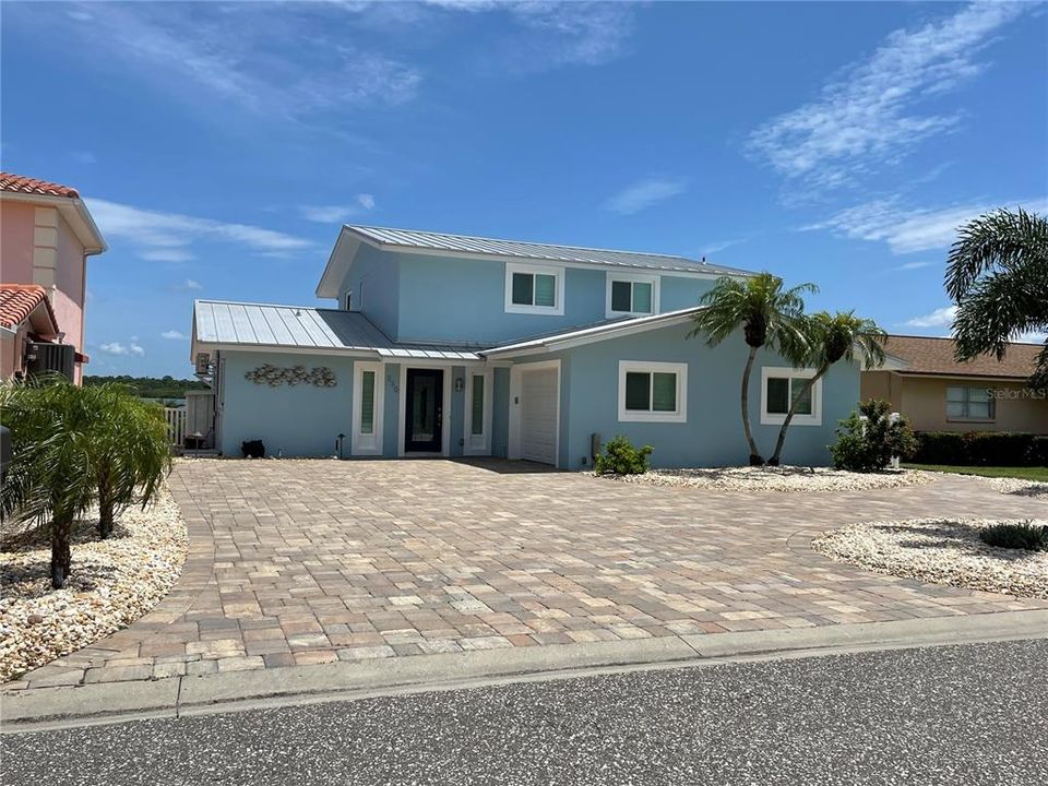 Recently Sold: $1,220,000 (3 beds, 3 baths, 2310 Square Feet)