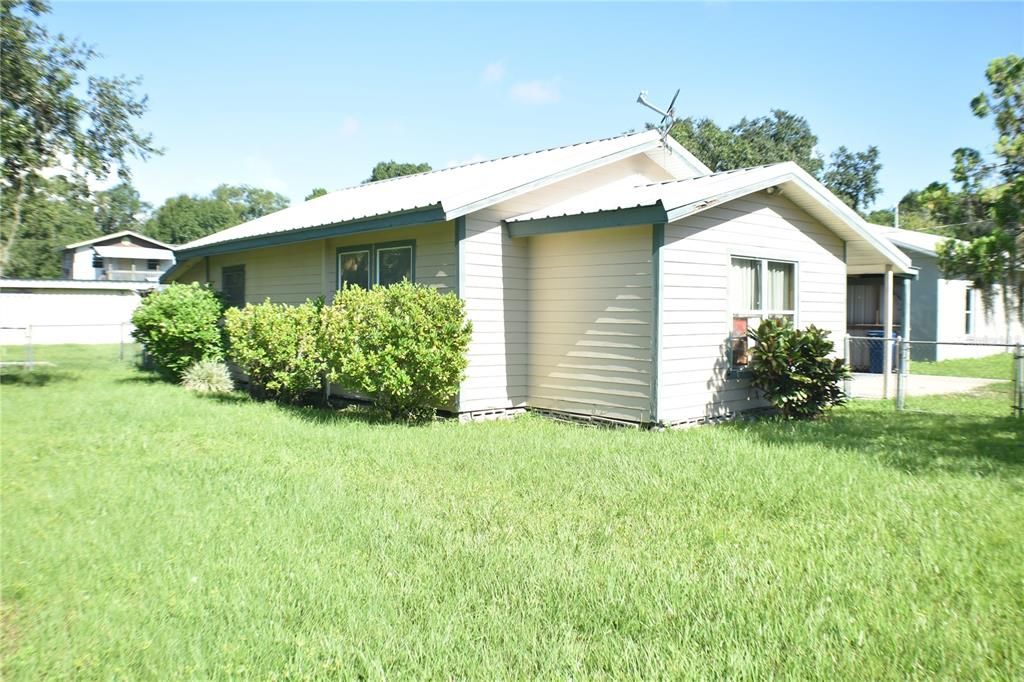 Recently Sold: $199,000 (2 beds, 1 baths, 912 Square Feet)