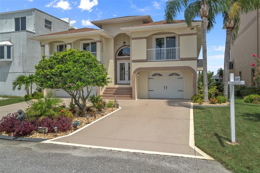 Recently Sold: $689,000 (4 beds, 2 baths, 2218 Square Feet)