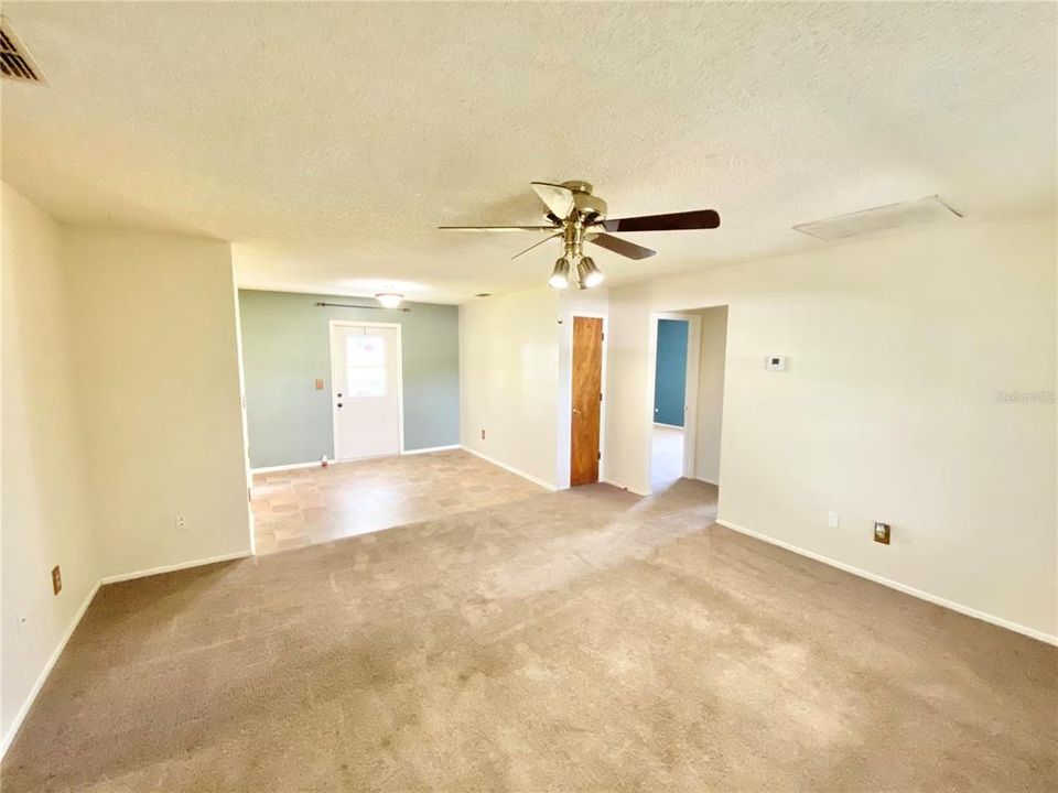 Recently Sold: $180,000 (2 beds, 1 baths, 895 Square Feet)
