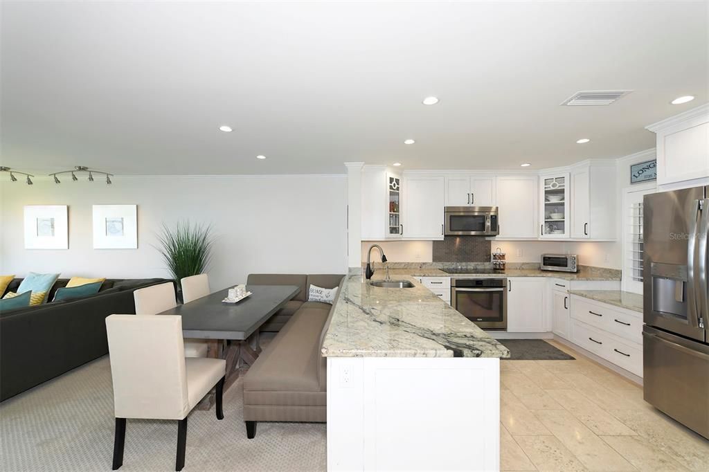 Recently Sold: $650,000 (2 beds, 2 baths, 1312 Square Feet)