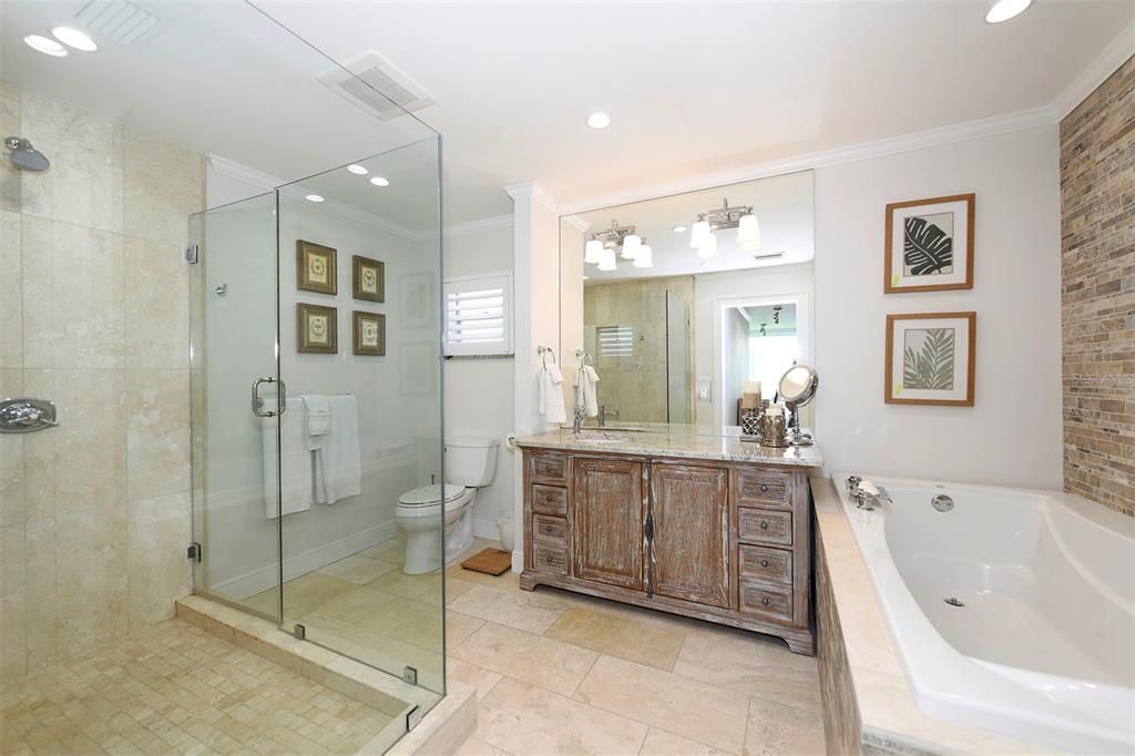 最近售出: $650,000 (2 贝兹, 2 浴室, 1312 平方英尺)