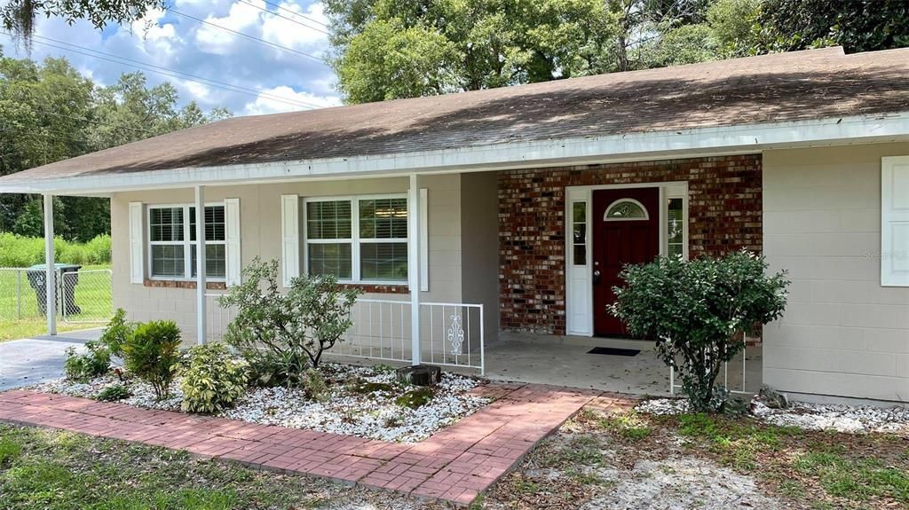 Recently Rented: $1,650 (3 beds, 2 baths, 1354 Square Feet)