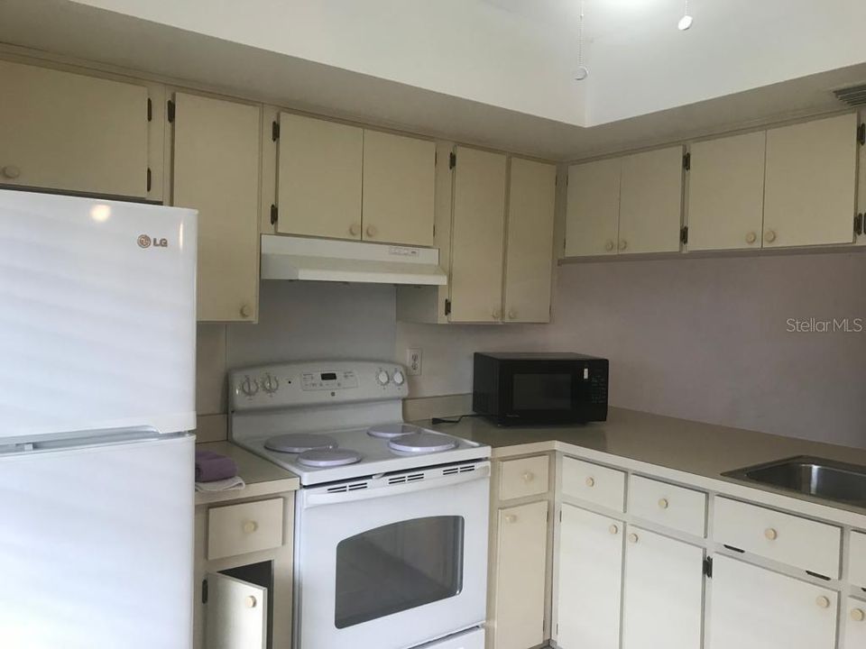 Recently Rented: $1,400 (2 beds, 1 baths, 902 Square Feet)