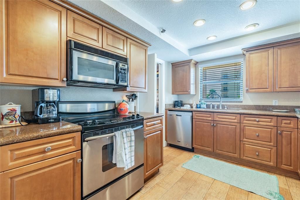 Recently Sold: $990,000 (3 beds, 2 baths, 1480 Square Feet)