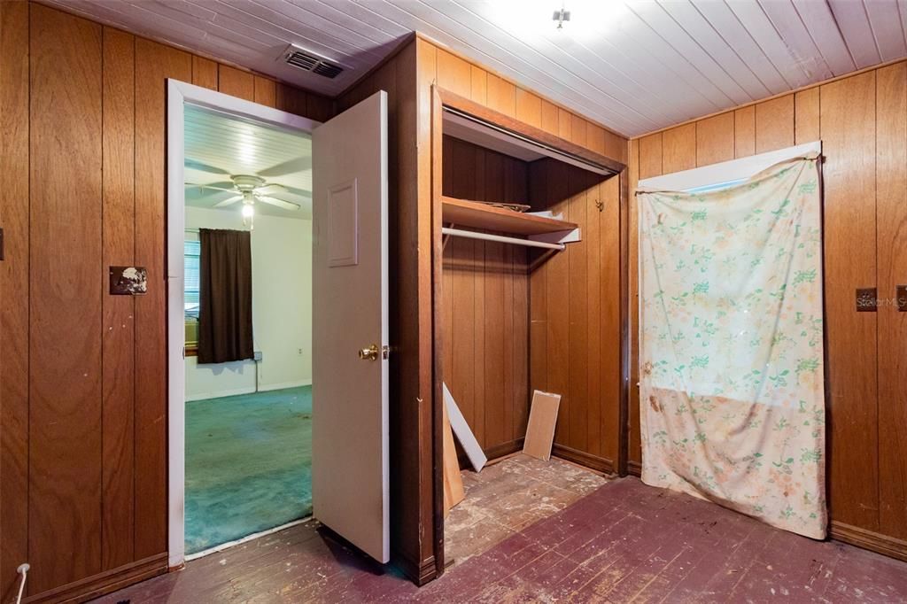 最近售出: $40,000 (3 贝兹, 2 浴室, 935 平方英尺)
