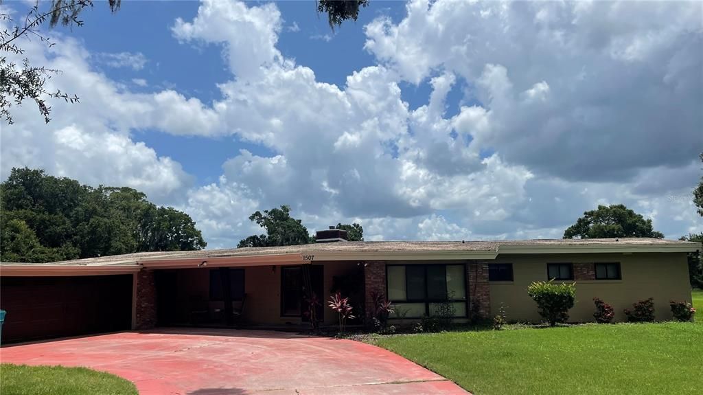 Recently Sold: $652,500 (4 beds, 2 baths, 2792 Square Feet)