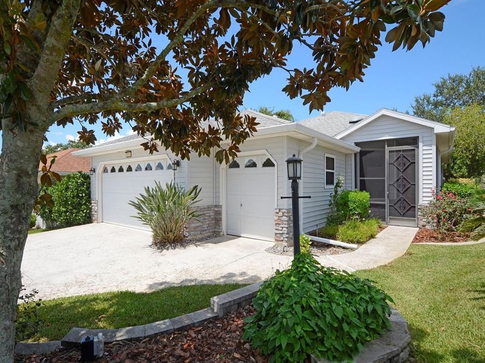 Beautifully landscaped 3/2 with 2 car PLUS golf cart/workshop Garage in Royal Harbor, on the Harris Chain of Lakes.