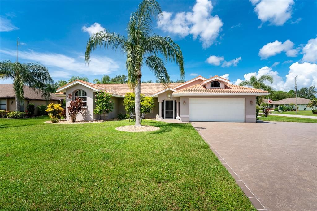 Recently Sold: $389,900 (4 beds, 2 baths, 2377 Square Feet)