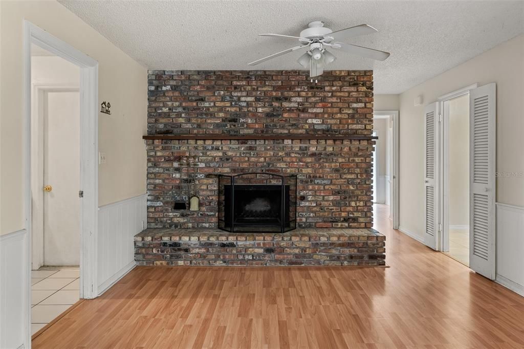 Recently Sold: $450,000 (4 beds, 2 baths, 2197 Square Feet)