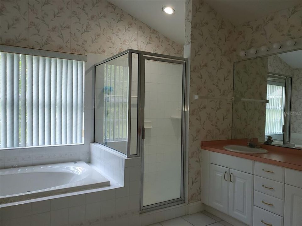 最近售出: $259,900 (3 贝兹, 2 浴室, 1941 平方英尺)