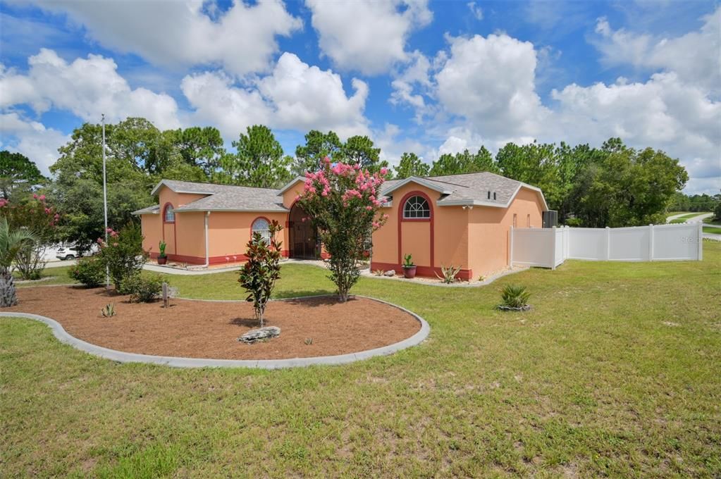 Recently Sold: $360,000 (3 beds, 2 baths, 2367 Square Feet)