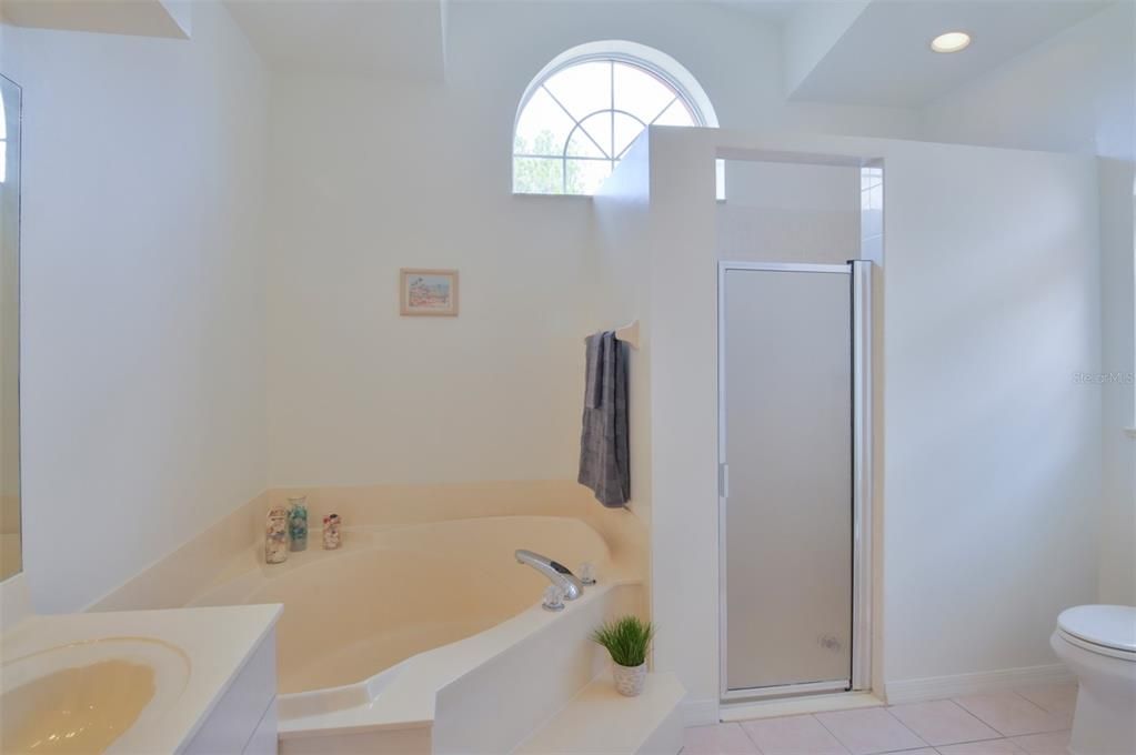 最近售出: $360,000 (3 贝兹, 2 浴室, 2367 平方英尺)
