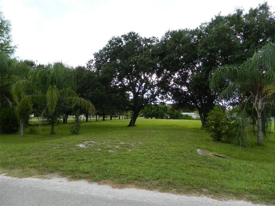 最近售出: $39,000 (0.60 acres)