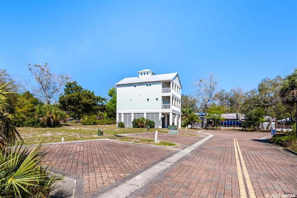 Recently Sold: $1,900,000 (3 beds, 3 baths, 1958 Square Feet)