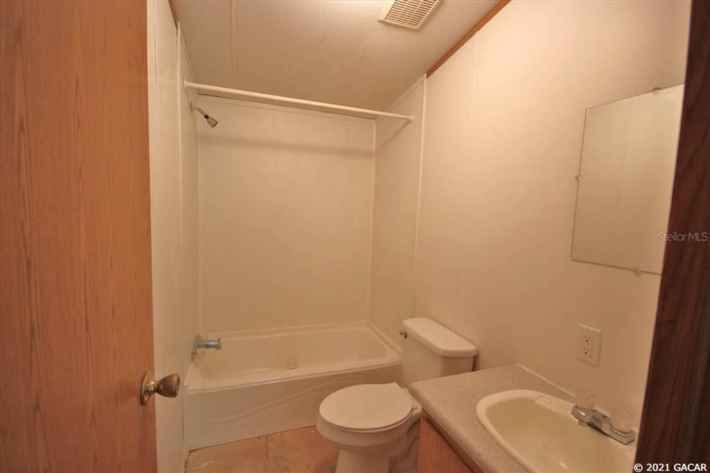 最近售出: $160,000 (3 贝兹, 2 浴室, 1620 平方英尺)