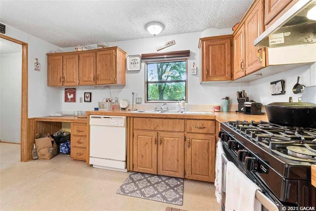 Recently Sold: $149,900 (3 beds, 2 baths, 1188 Square Feet)