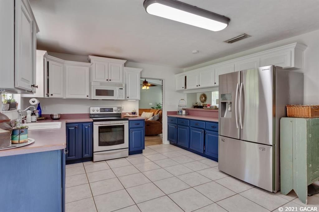 Recently Sold: $315,000 (3 beds, 3 baths, 1837 Square Feet)