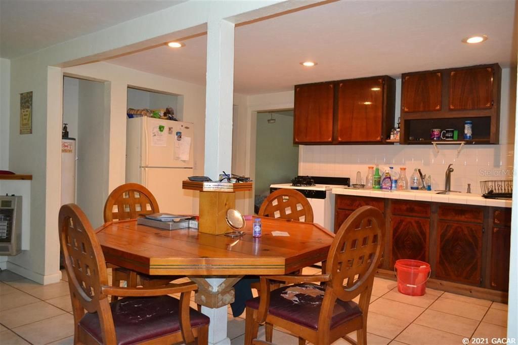 Recently Sold: $145,000 (2 beds, 1 baths, 1176 Square Feet)