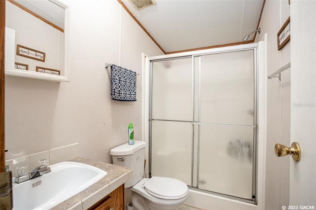 最近售出: $159,900 (3 贝兹, 2 浴室, 1323 平方英尺)