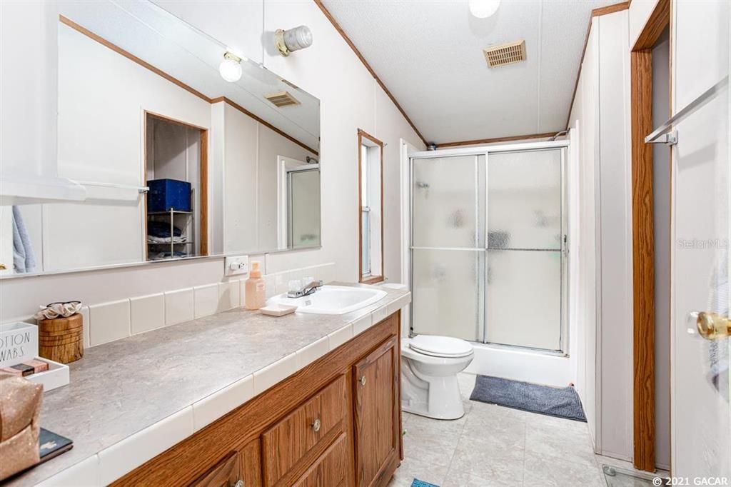 最近售出: $159,900 (3 贝兹, 2 浴室, 1323 平方英尺)