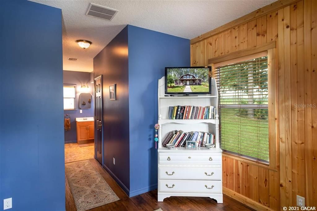 Recently Sold: $299,000 (2 beds, 2 baths, 1920 Square Feet)