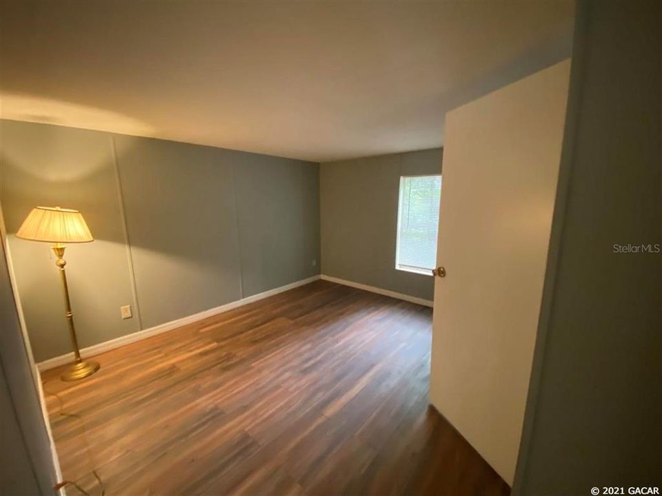 Active With Contract: $80,000 (2 beds, 2 baths, 924 Square Feet)