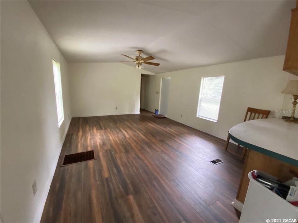 Active With Contract: $80,000 (2 beds, 2 baths, 924 Square Feet)