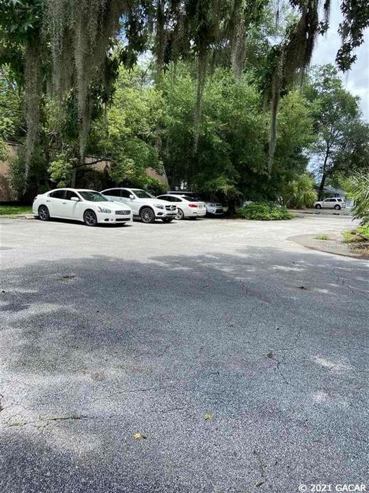 Под контрактом: $900 (0 спален, 0 ванн, 320 Квадратных фут)